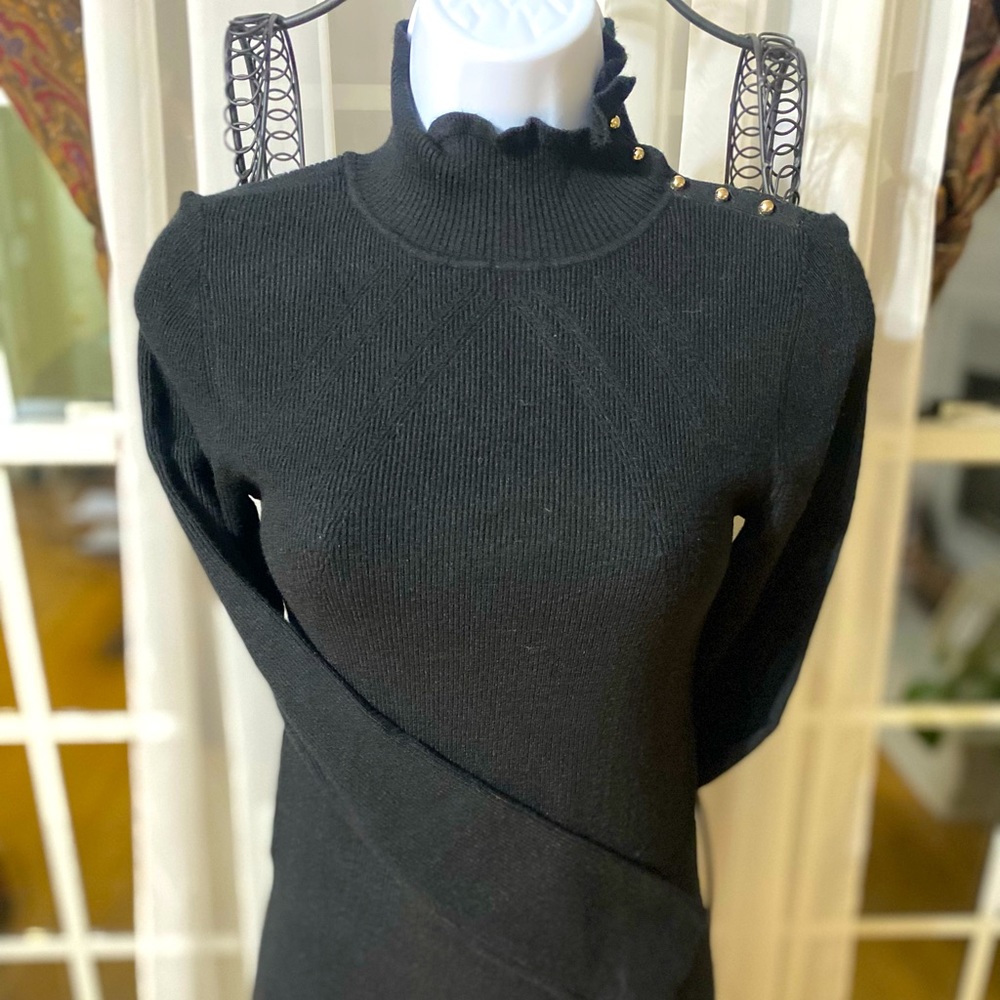 White House _ Black Market. Blk. Winter Stunning Sweater.